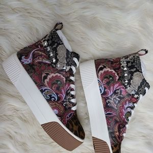 Platform sneakers